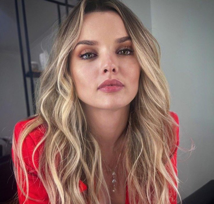 ESPECIALIZAÇÃO EM ORTODONTIA - NALIELLE LOHANA